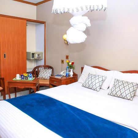 Paris Hotel Найроби Экстерьер фото