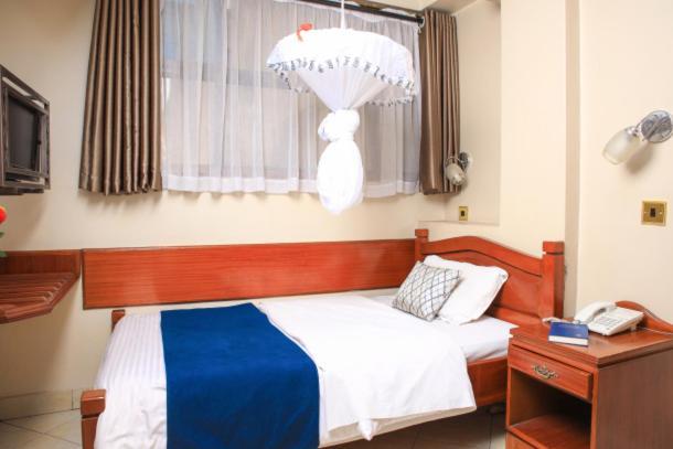 Paris Hotel Найроби Экстерьер фото