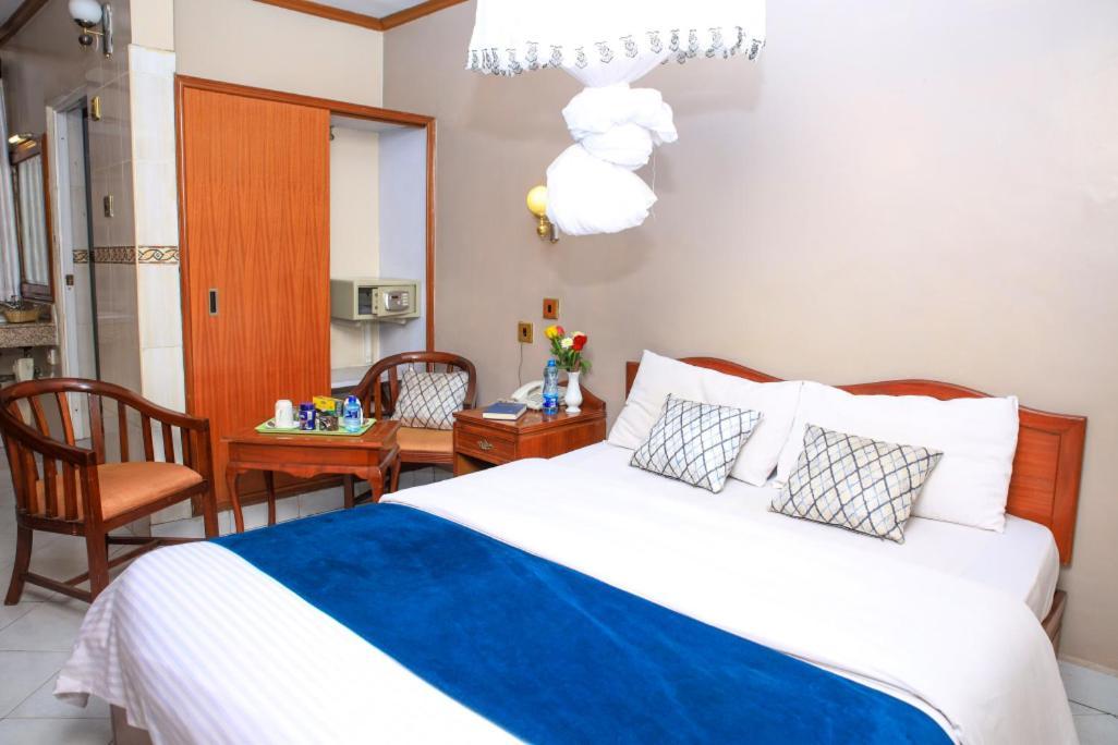 Paris Hotel Найроби Экстерьер фото